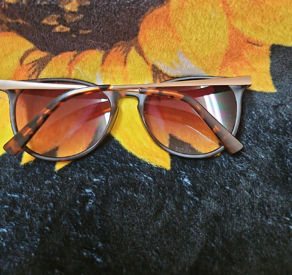 Foster Grant Brown Sunglasses - Picture 2 of 6